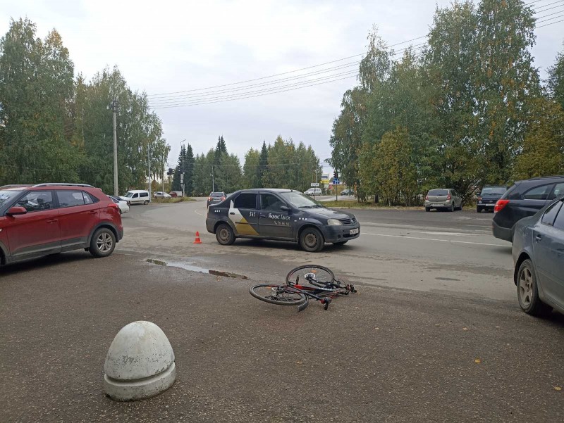 В Сыктывкаре под колеса попали велосипедист и пешеход