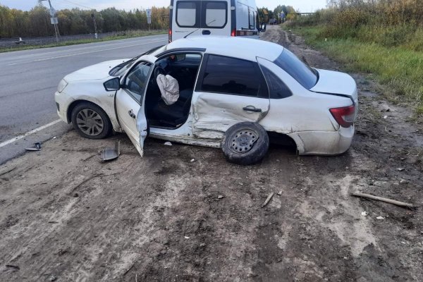 В Эжве водитель ВАЗа не предоставил преимущество на дороге и спровоцировал ДТП