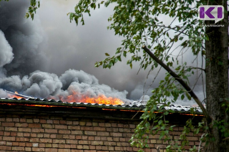 В Эжве газодымозащитной службой спасены 18 человек, самостоятельно эвакуировались еще 30

