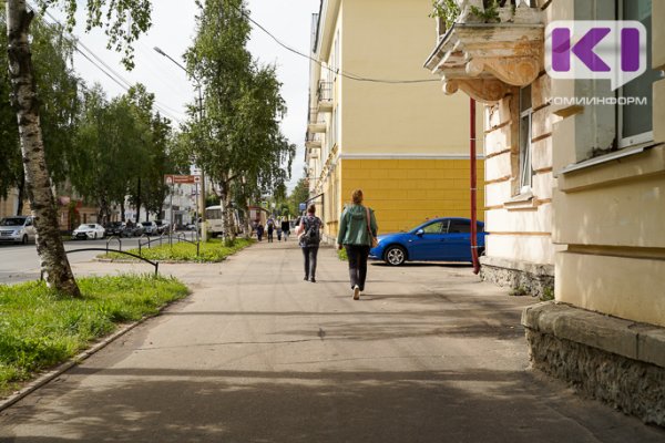 Повреждение припаркованного на тротуаре авто имеет хулиганские мотивы - суд 