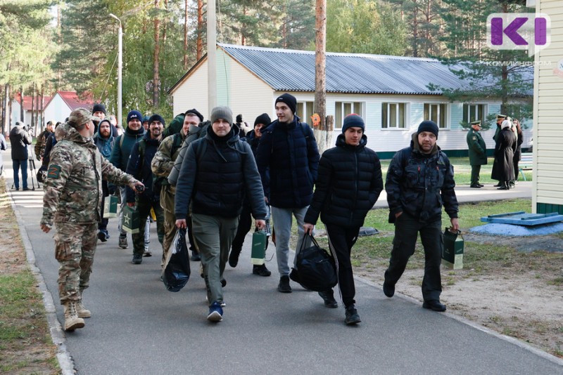 "С нами все будет хорошо": из Коми проводили вторую команду призванных по мобилизации