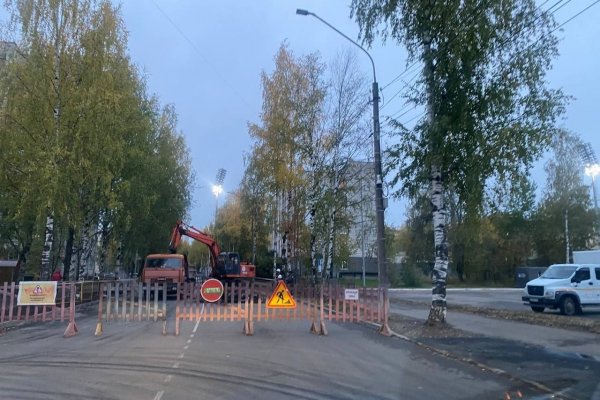 В Сыктывкаре вскрыли свежий асфальт на улице Куратова