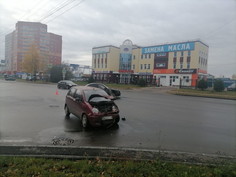 В Сыктывкаре две девушки не поделили поворот на ул.Морозова