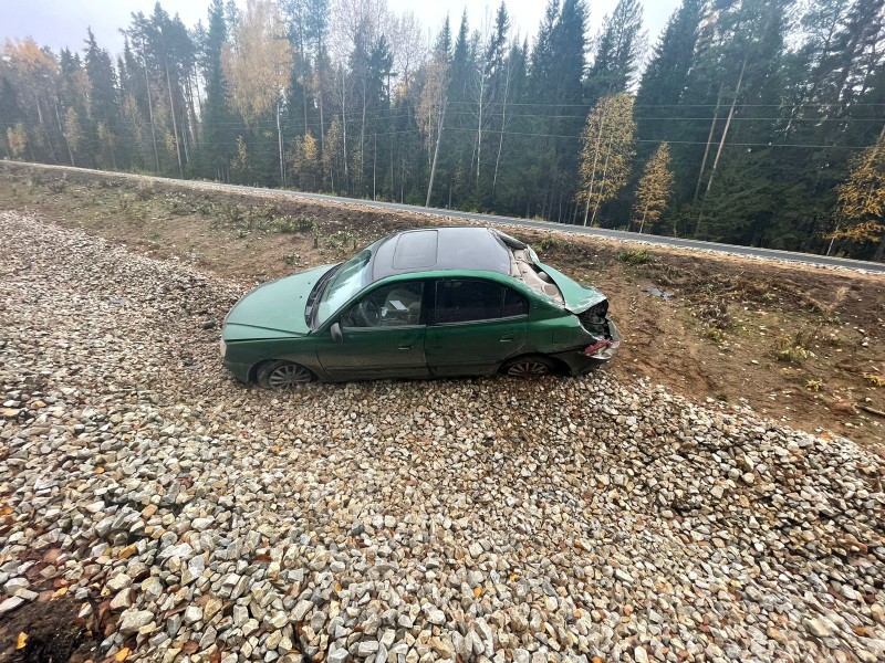 В Корткеросском районе водитель Hyundai опрокинулся в кювете и получил травмы