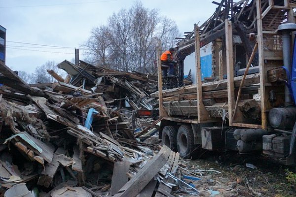 В Сыктывкаре идет снос дома по улице Катаева 15а