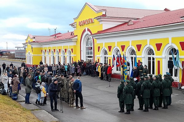 В Воркуте проводили вторую группу добровольцев и призванных по частичной мобилизации

