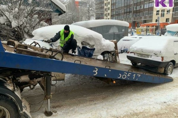 В Сыктывкаре активно избавляются от ветхих гаражей и автохлама