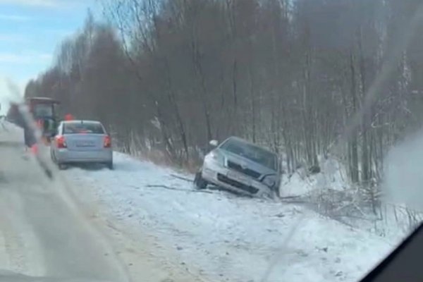 В Ухте пьяный водитель выехал на встречку, врезался в ГАЗ и съехал в кювет