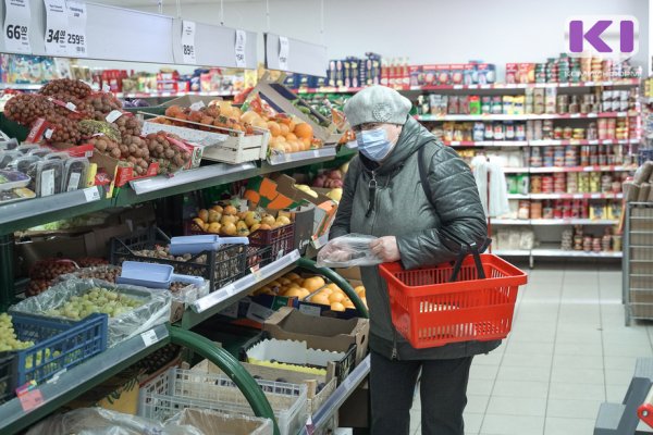 В Коми за неделю подорожали огурцы и помидоры, но стали дешевле капуста и колбаса