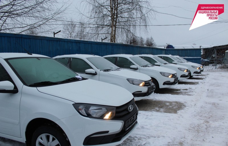 Медучреждения Коми получили новые автомобили для оказания паллиативной помощи

