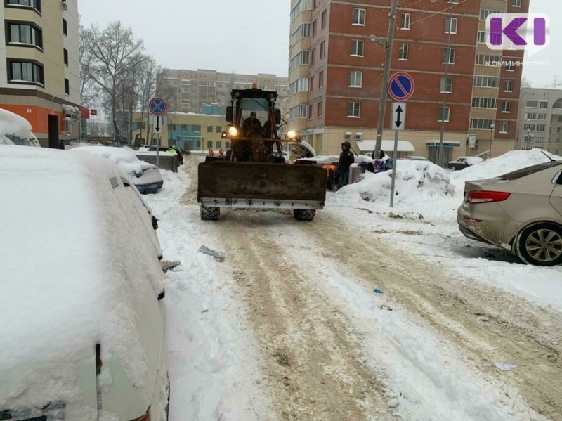 На дорогах Сыктывкара появится два десятка запрещающих стоянку знаков