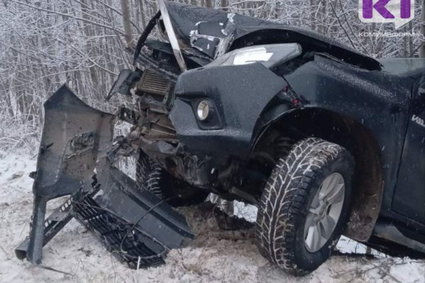 Под Сыктывкаром водитель Toyota врезался в опору ЛЭП