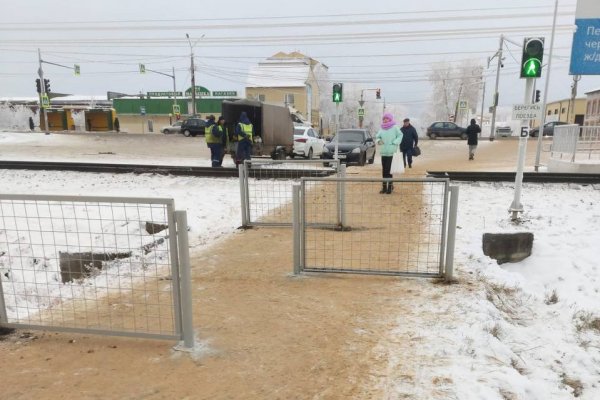 На железнодорожном переходе в Эжве установили металлические ограждения
