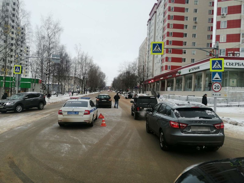 В Сыктывкаре женщина-пешеход поплатилась здоровьем из-за своей невнимательности