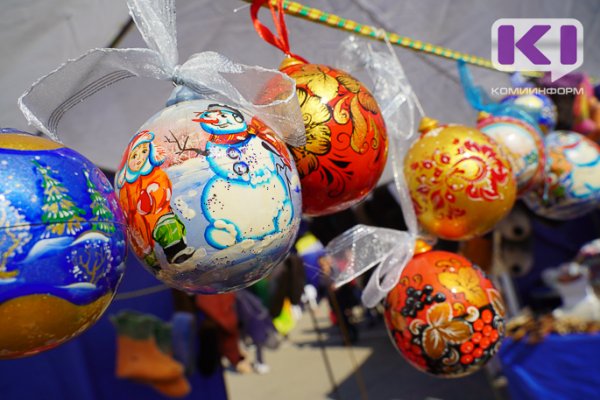 В Сыктывкаре выбрали самые новогодние витрины и фасады города