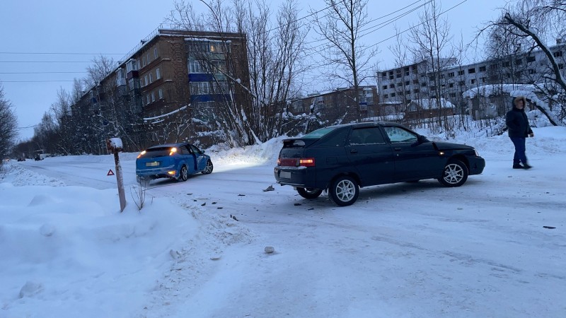 В Печоре ВАЗ и Ford не поделили перекресток