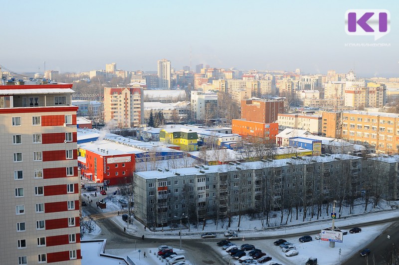 В Сыктывкаре жители многоэтажного дома нашли на улице труп мужчины 