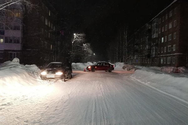 В Печоре пассажирка Renault получила травмы после столкновения с ВАЗом