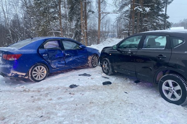 В Ухте водитель при повороте налево не уступил дорогу встречному авто