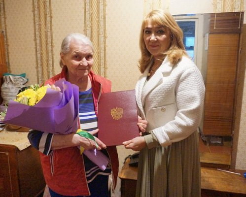 Жительницу Сыктывкара поздравили с 90-летием от имени президента России