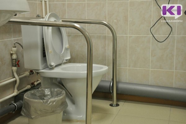 Россиянам могут законодательно запретить выбрасывать мусор в канализацию