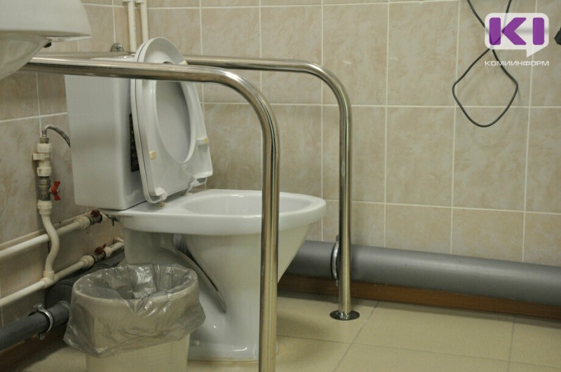 Россиянам могут законодательно запретить выбрасывать мусор в канализацию