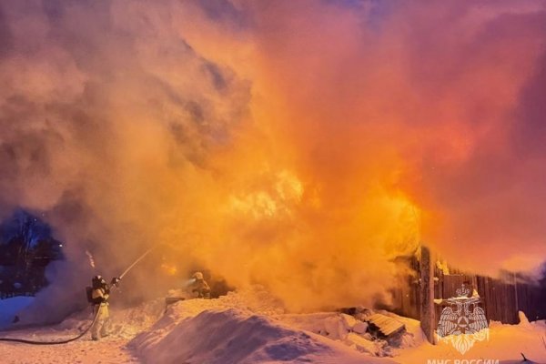 В Вогваздино ликвидируют крупный пожар