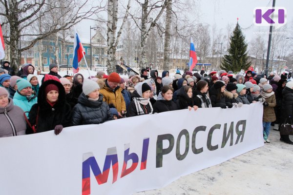 Своих не бросаем: в Выльгорте 300 человек пришли на митинг в поддержку специальной военной операции