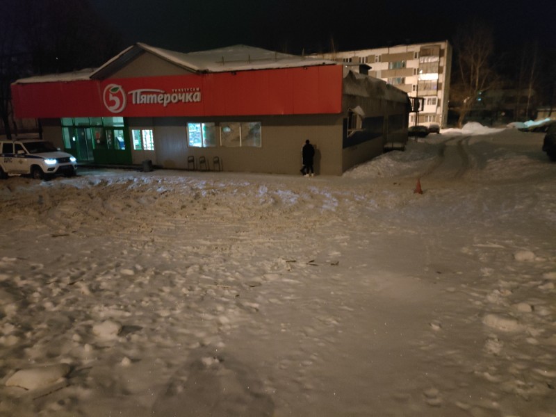 В Сыктывкаре женщина на ватрушке выкатилась под колеса автомобилю