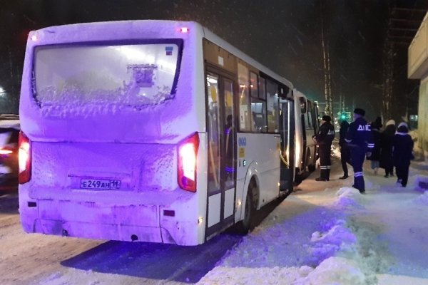 В Сыктывкаре столкнулись два маршрутных автобуса 