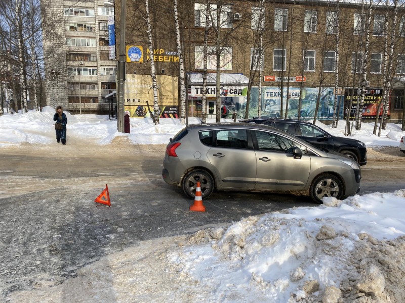 В Сыктывкаре водитель Peugeot сбил перебегавшего дорогу ребенка