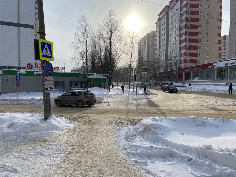 Появилось видео наезда Peugeot на ребенка в Сыктывкаре 