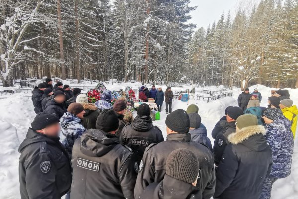 В Сыктывкаре росгвардейцы почтили память сослуживца, погибшего при исполнении служебного долга

