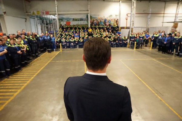 Руслан Семенюк провел первое совещание на заводе IKEA в Кировской области