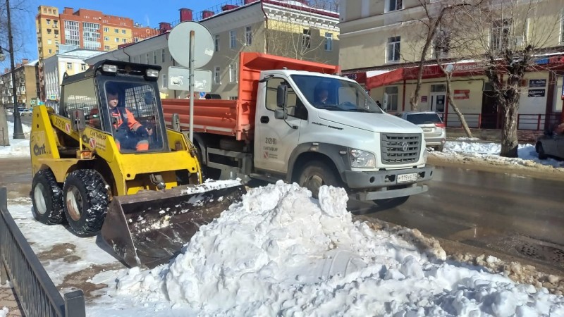  С начала зимы коммунальщики Сыктывкара вывезли 224 тысяч кубометров снега с улиц города