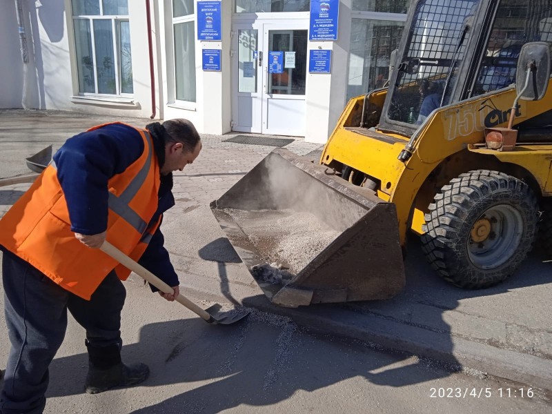 Мраморную крошку в Сыктывкаре повторно применят для ремонта дорог

