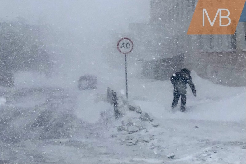 В Воркуте из-за метели для доставки людей организована колонна автобусов в сопровождении спецтехники 