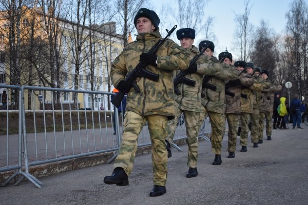 В Сыктывкаре военнослужащие Росгвардии участвуют в репетиции торжественного шествия ко Дню Победы