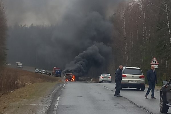 В Княжпогостском районе на трассе сгорел лесовоз