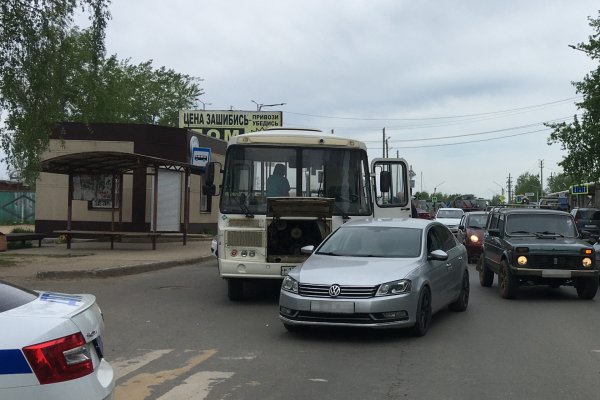 В Сыктывкаре перебегавший дорогу мальчик спровоцировал двойное ДТП