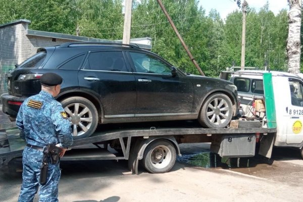 В Сыктывкаре судебные приставы изъяли Infiniti должника по налогам

