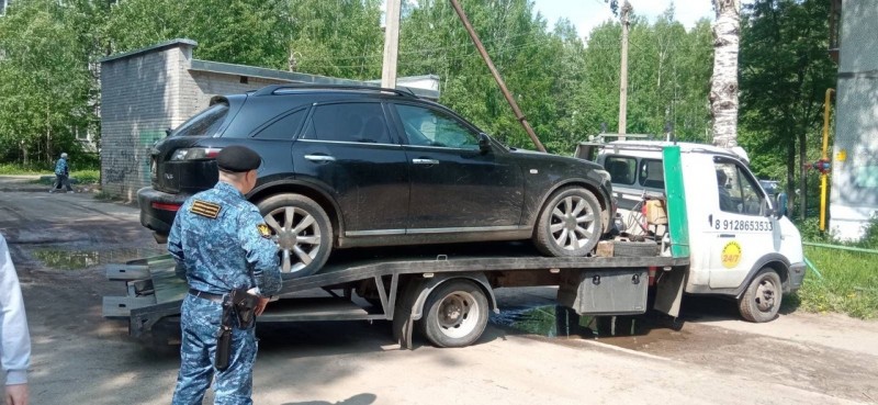 В Сыктывкаре судебные приставы изъяли Infiniti должника по налогам

