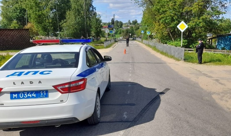 В Усть-Куломском районе подросток на мопеде насмерть сбил 76-летнего пенсионера 