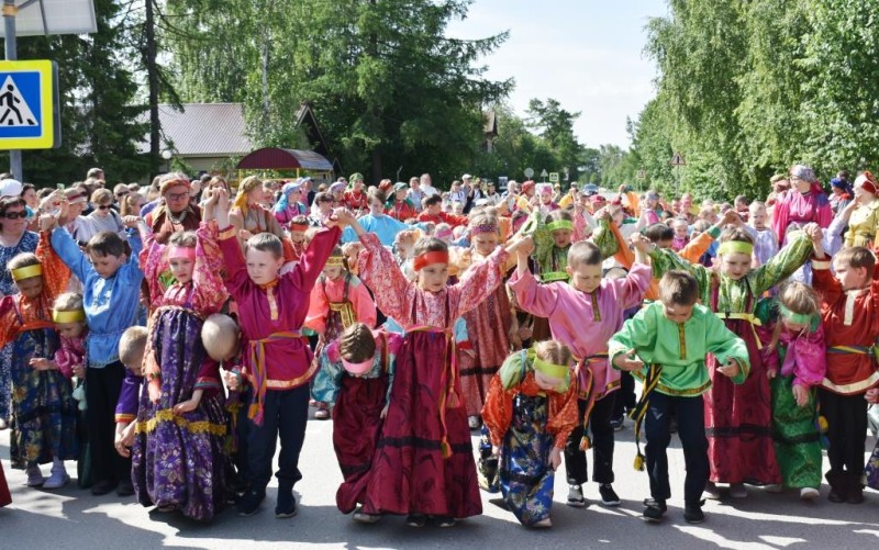 Ижемские дошколята открыли Малым Лудом большое народное гуляние