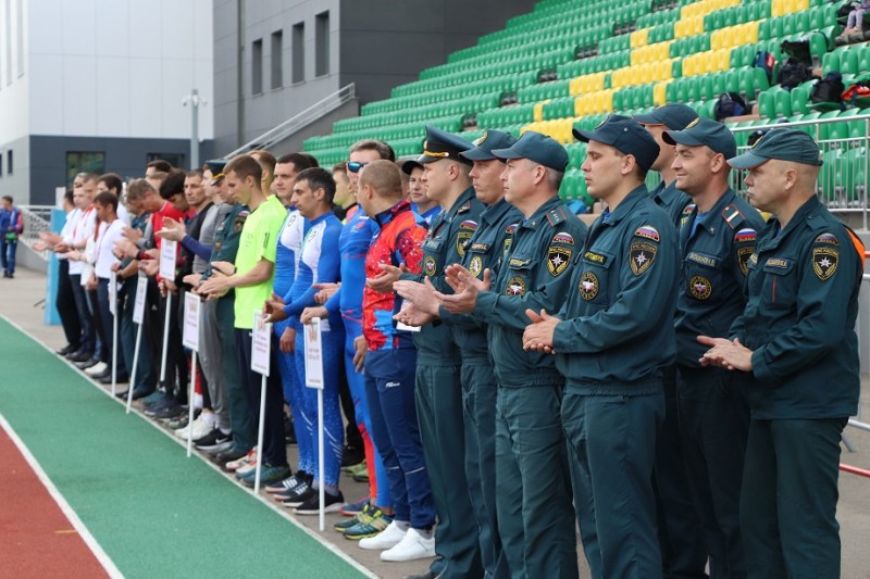 В Сыктывкаре стартовал чемпионат регионального МЧС по пожарно-спасательному спорту