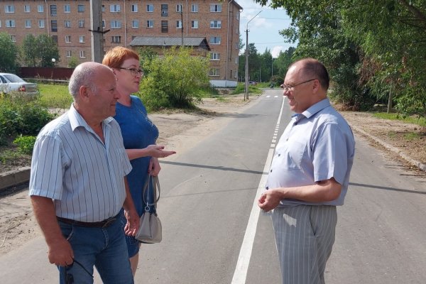 В Жешарте проверили ремонт проезда к детскому саду и благоустройство новых пешеходных зон