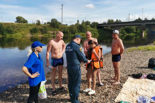 В Сосногорске и Ухте инспекторы ГИМС и волонтеры напомнили отдыхающим у воды о мерах безопасности
