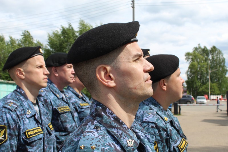 За полгода приставы Коми предотвратили пронос в суды 11 единиц огнестрельного оружия