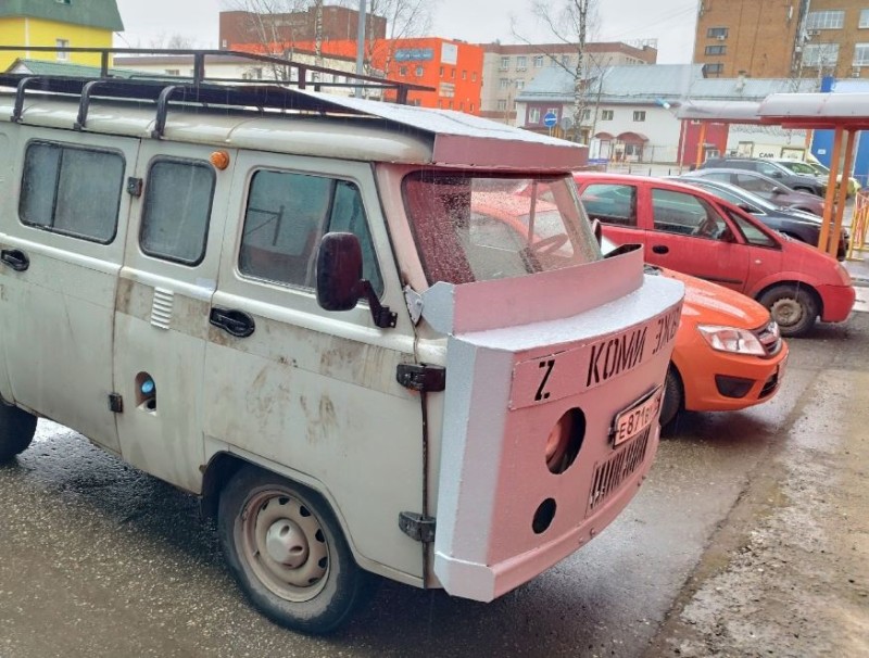 Автомобиль бойцов из Коми напоролся на мину-лепесток под Донецком