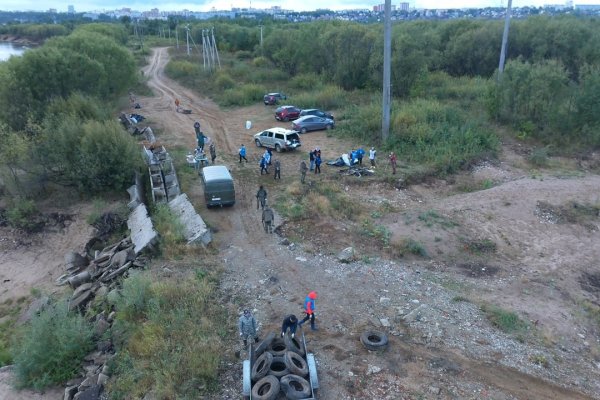 В Заречье очистили от мусора берег реки Сысолы
